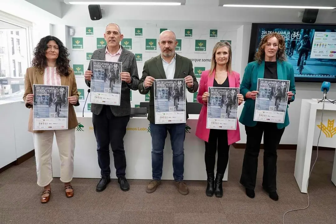 Caja Rural de León acoge la presentación del Día de la familia sobre ruedas.