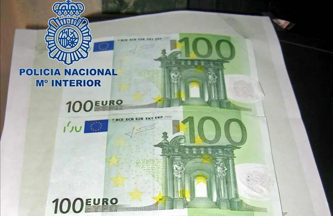 Incautación de billetes falsos de cien euros en una operación policial anterior.