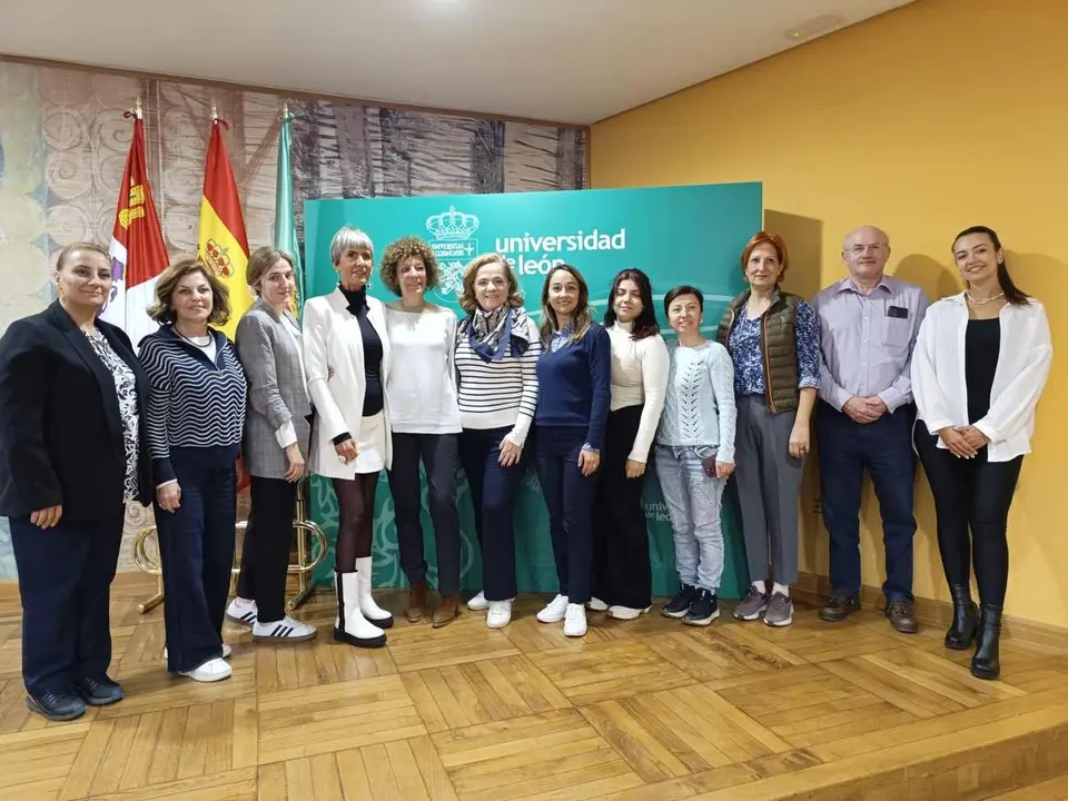 Los participantes en estas jornadas posan en el inicio de sus trabajos.