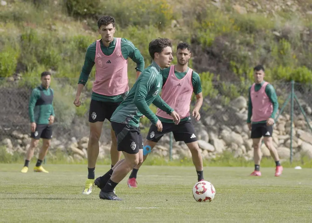 La plantilla de la Ponferradina, durante una sesión de entrenamiento.