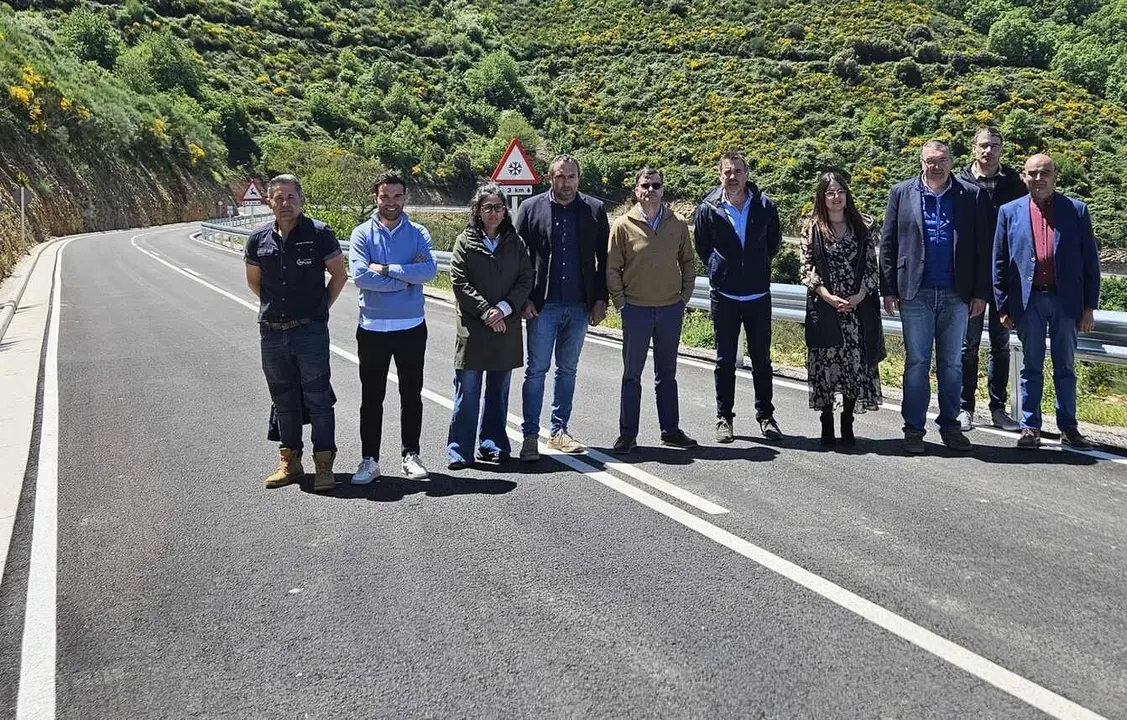 Representantes institucionales, durante la visita a la obra ahora finalizada.