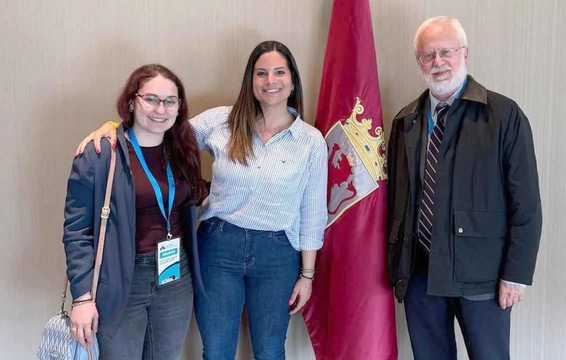 Nuria Rubio, en el centro, junto a los promotores de la iniciativa.