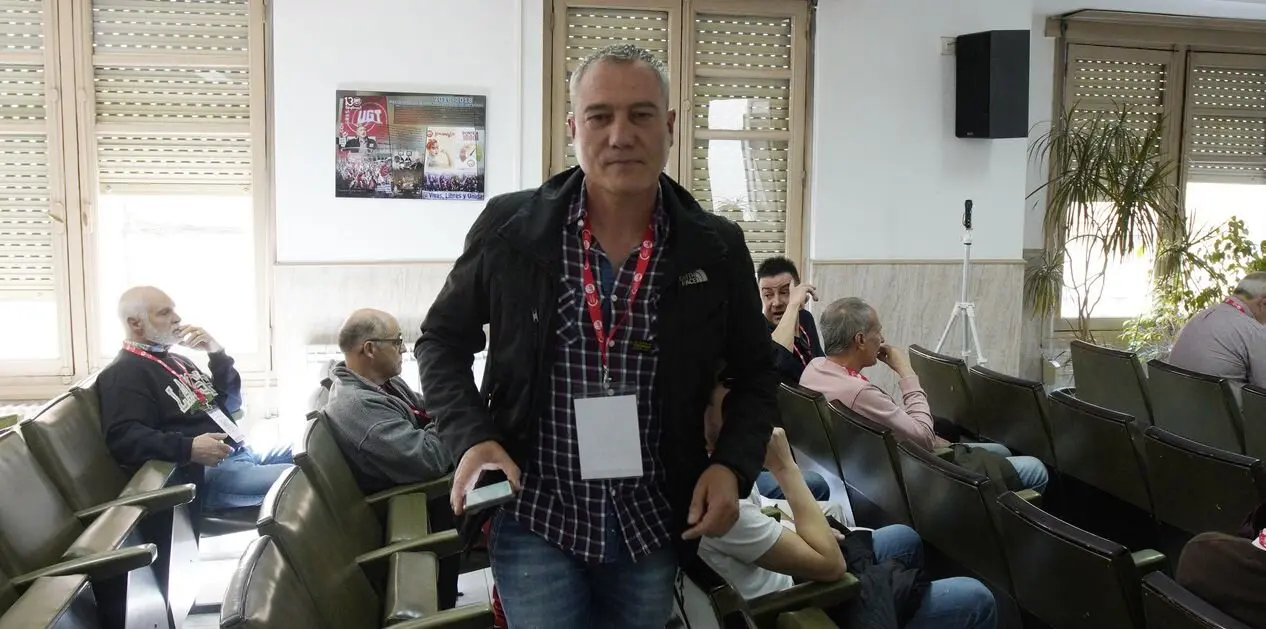 El secretario general de UGT Federación de Industria, Construcción y Agro, FICA Bierzo, Manuel Cuadrado Blanco y la secretaria general de UGT FICA Castilla y León, Sandra Vega Hernández, atienden a los medios de comunicación por la celebración del XI Congreso de UGT FICA Bierzo