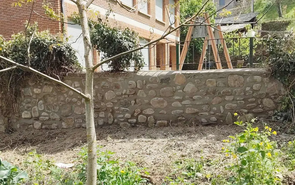 Imagen de un muro reparado durante las intervenciones.