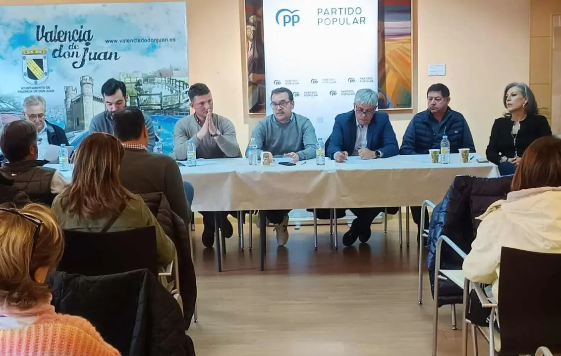 Reunión de alcaldes y concejales populares del sur de León.