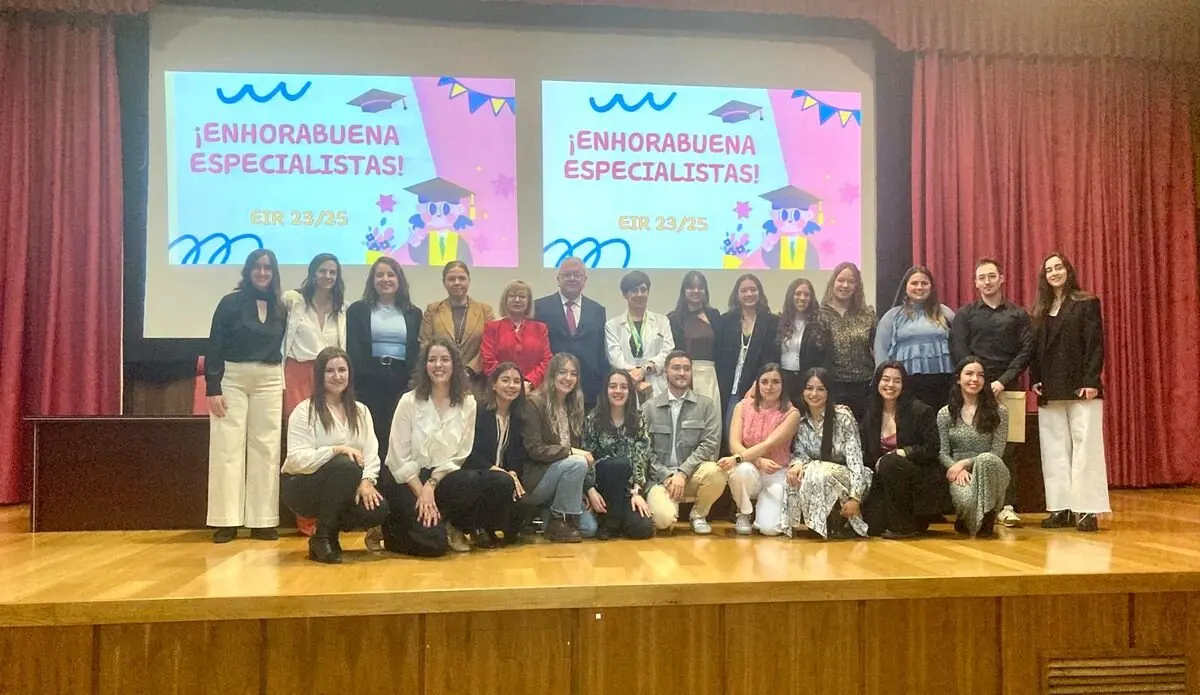 El Hospital y Atención Primaria despiden a 20 residentes de Enfermería.