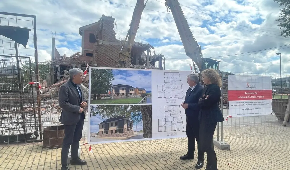 Visita a las obras de construcción se seis viviendas.