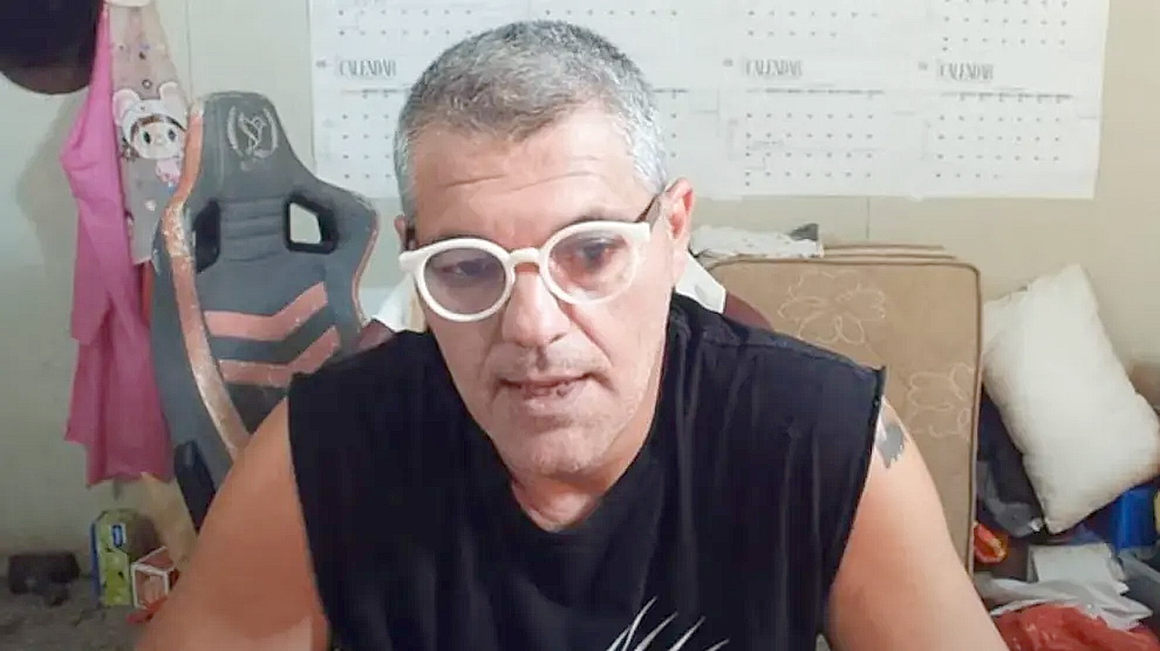 Frank Cuesta, en una imagen del vídeo en el que decía que todo era un montaje.