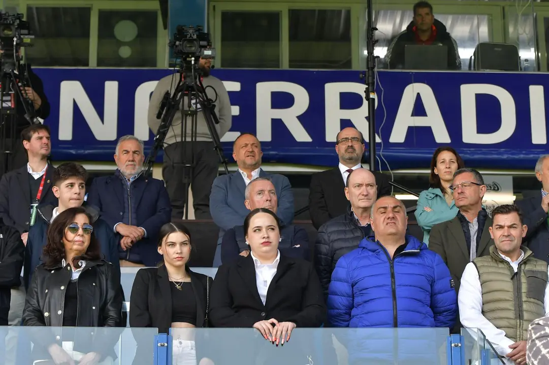 El alcalde de Ponferrada, Marco Morala, en el palco de la SD Ponferradina.