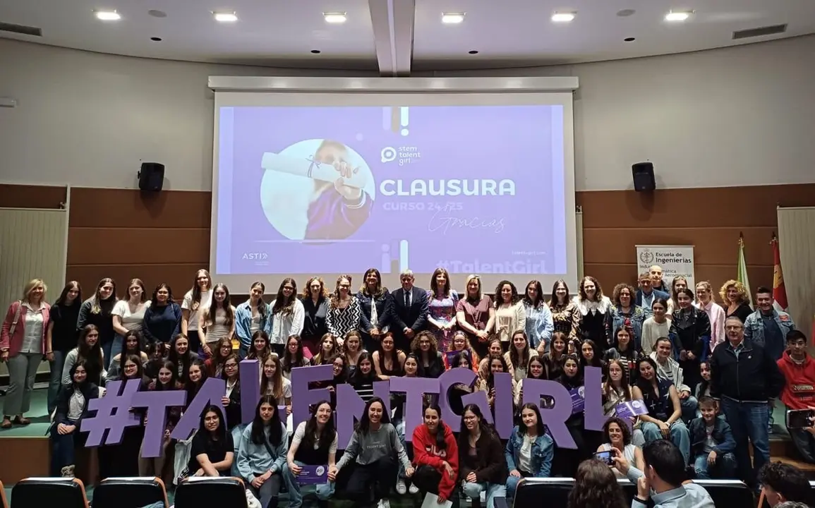 Acto de clausura del Stem Talent Girl en la Escuela de Ingenierías Industrial, Informática y Aeroespacial de la ULE. / JCYL