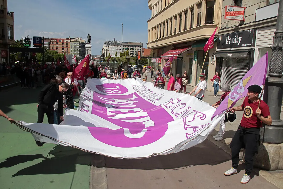 Más de un millar de personas asisten a la convocatoria de Conceyu País Llionés y Xuntanza Llionesista en León