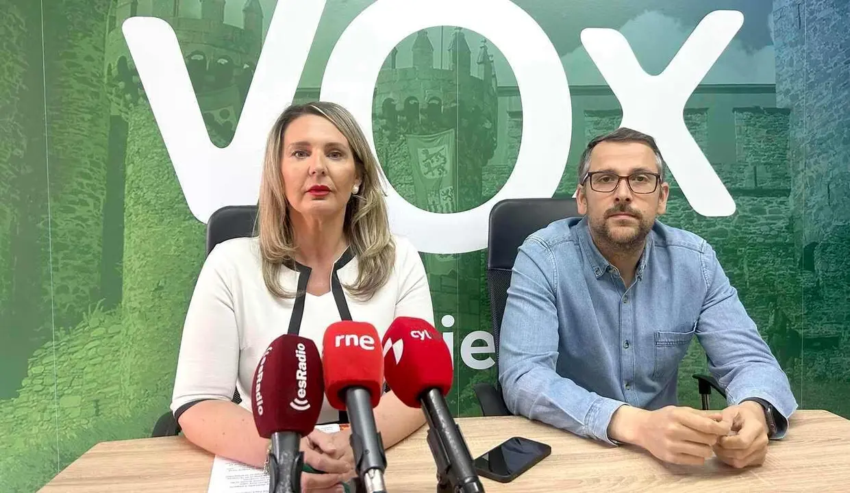 Los ediles de Vox, durante la rueda de prensa de este jueves.