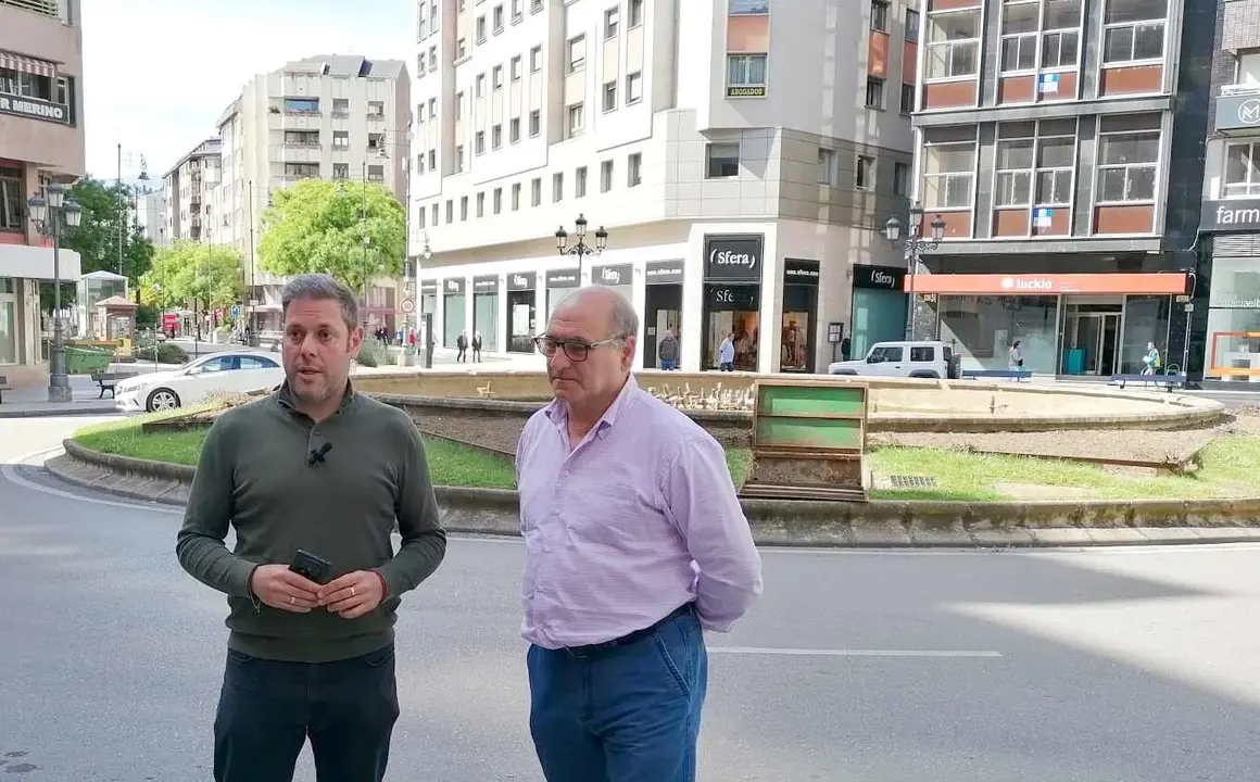 El Ayuntamiento inicia con la fuente de Julio Lazúrtegui un plan de recuperación estética y funcional de estos elementos urbanos.