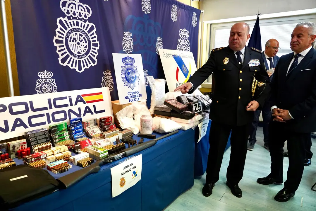 La Policía Nacional informa sobre la desarticulación de la mayor red de narcotráfico y blanqueo de capitales de la provincia de Valladolid, en la que se han detenido a 19 personas se han incautado 59 kilos de cocaína y 22 vehículos de alta gama. Asiste el delegado del Gobierno en Castilla y León, Nicanor Sen.