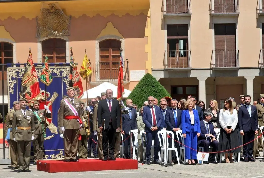 Acto de jura de bandera civil en Ponferrada.