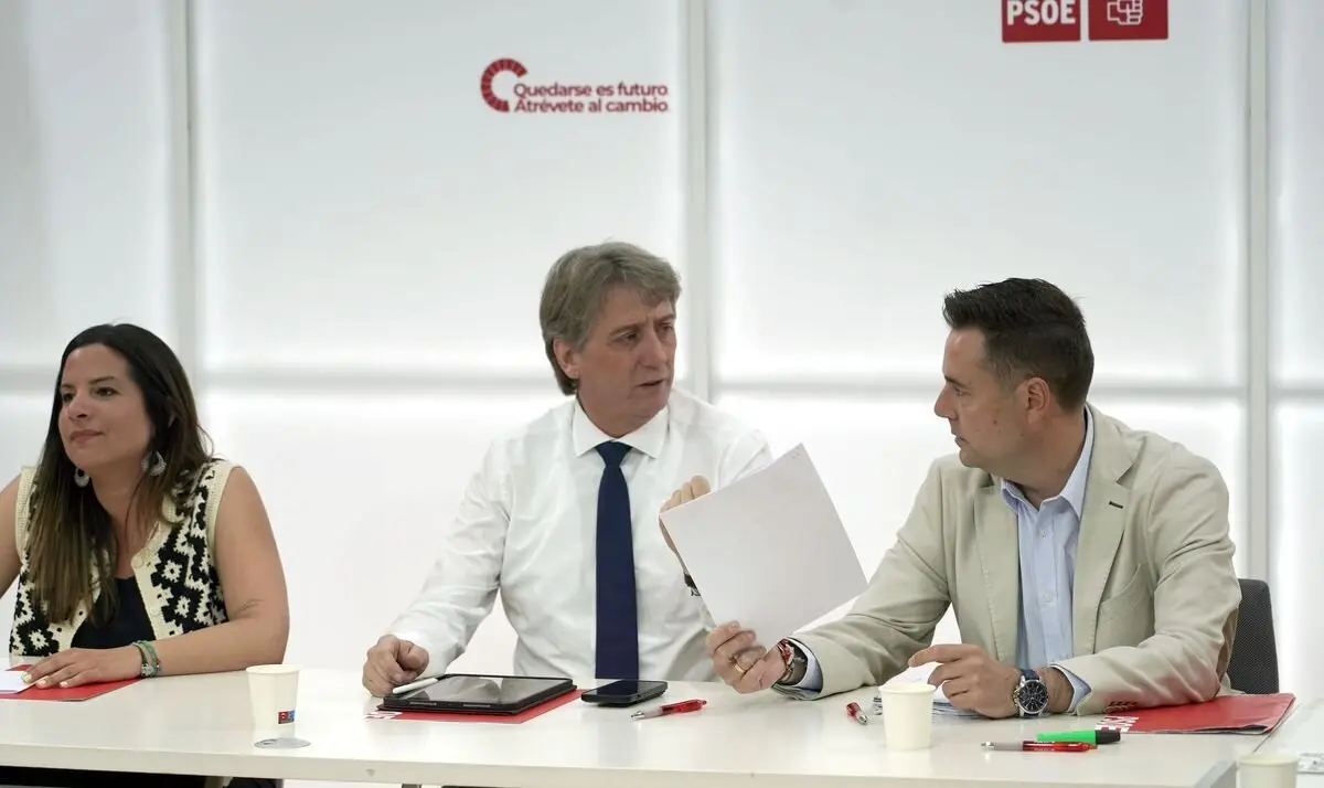 El secretario general del PSOECyL, Carlos Martínez, antes de presidir la reunión del Consejo Territorial del PSOE de Castilla y León.