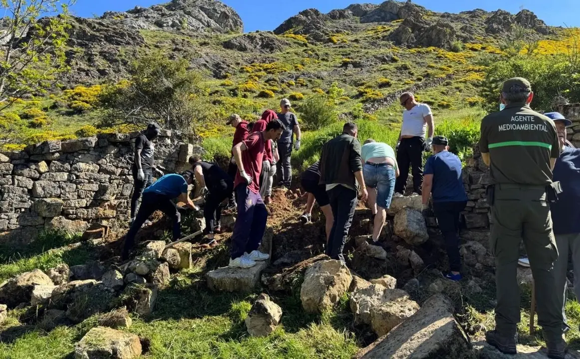 Una veintena de personas privadas de libertad de Castilla y León participan en una salida a la naturaleza en la provincia de León.