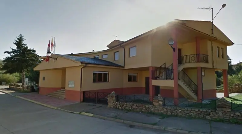 Imagen del Ayuntamiento de la localidad de Truchas.