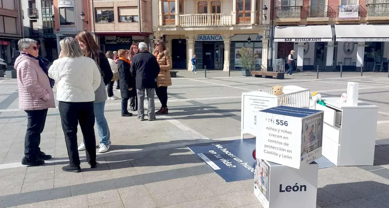 Imagen de una acción de sensibilización por parte de Cruz Roja.
