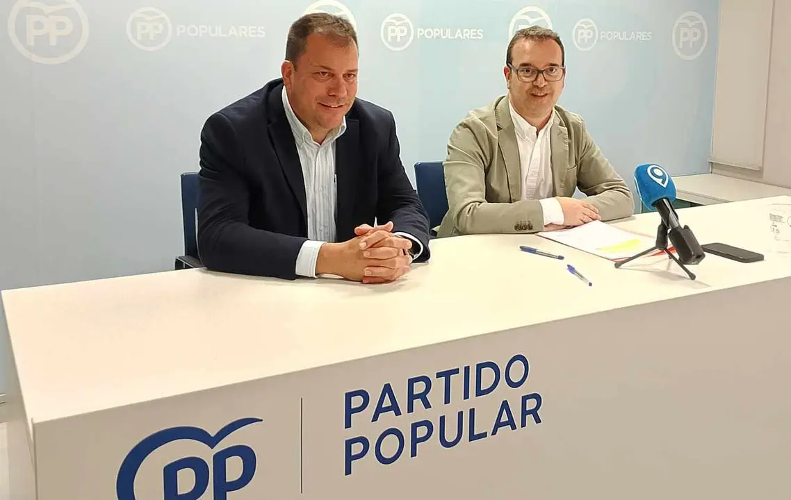 Antonio Mendoza y Ricardo Gavilanes presentan los datos para León de la Tarjeta BUSCYL.