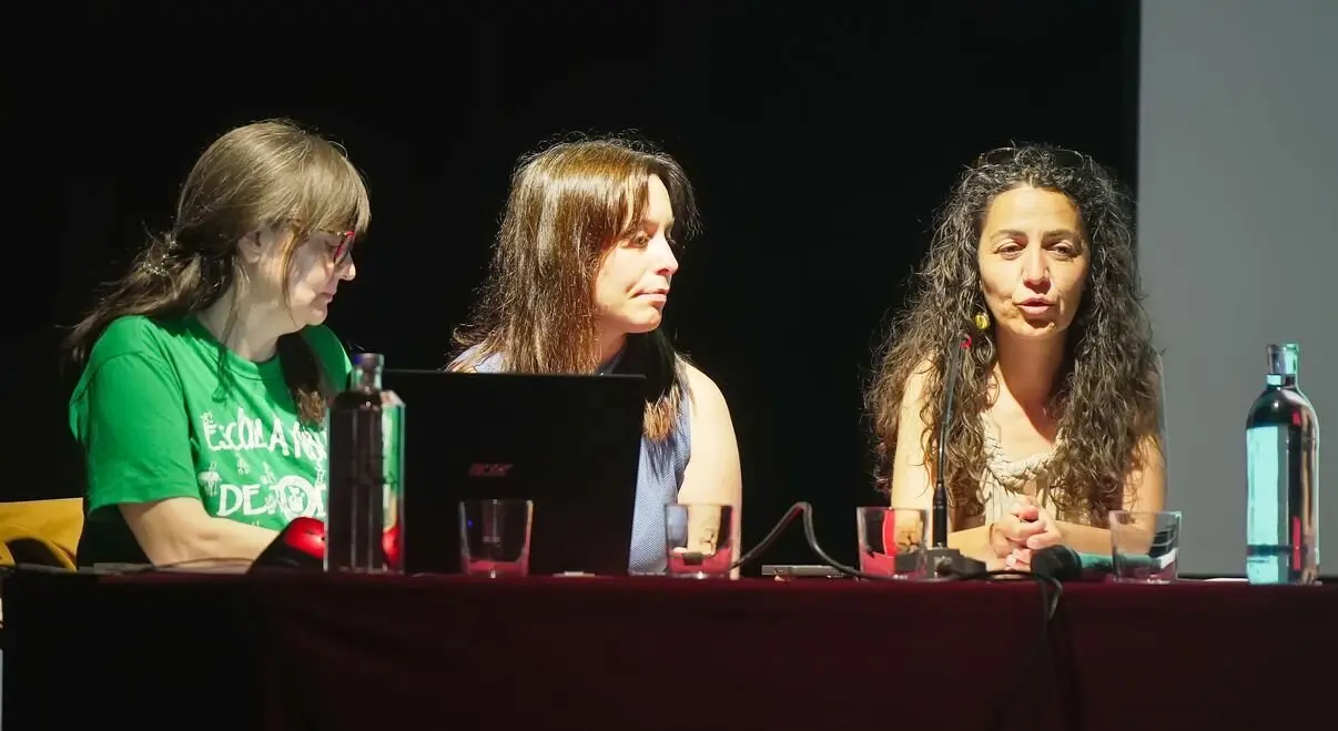 La Confederación de Federaciones de Asociaciones de Padres de Alumnos de Castilla y León (Confapacal), la Fundación Entretantos y Justicia Alimentaria, junto con otras 55 entidades del ámbito de las familias y la educación, de los derechos laborales, del sector agrario, y de la salud y nutrición, presentan el informe sobre la situación de los comedores escolares en Castilla y León.