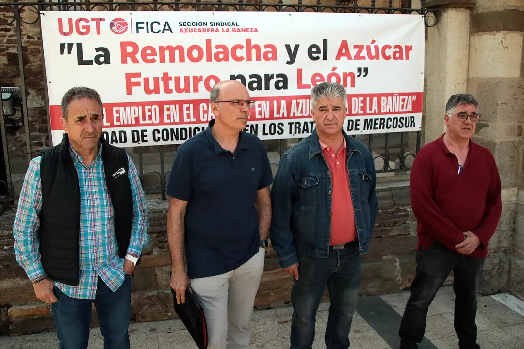 Comité de empresa de Azucarera de La Bañeza, donde se perderán más de 150 empleos entre fijos y temporales.