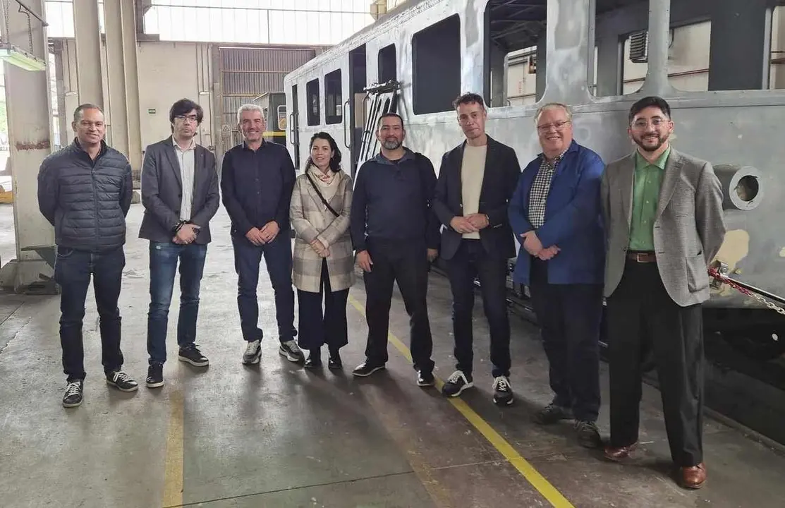 En la imagen, visitando el proyecto del Ponfeblino, Fernando Krauss, Jefe de la Oficina de Transición Socioecológica Justa (OTSEJ), MMA; Soledad Huerta, Coordinadora de Transición Socioecológica Justa, OTSEJ, MMA; y Claudio Tapia, Coordinador del Proyecto de “Apoyo para el desarrollo de la Estrategia de Transición Socioecológica Justa para Chile”; junto a técnicos de la CIUDEN y Mario Rivas, alcalde de Villablino.