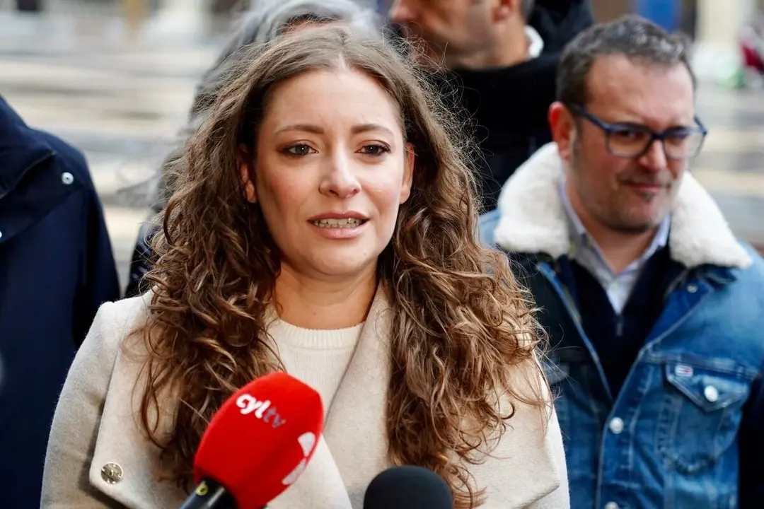 La presidenta del PP de León y vicesecretaria de Sanidad y Educación, Ester Muñoz, ofrece una valoración de la actualidad política ante los medios de comunicación