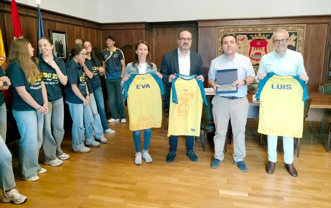 Un instante de la recepción oficial en el Ayuntamiento de Ponferrada.