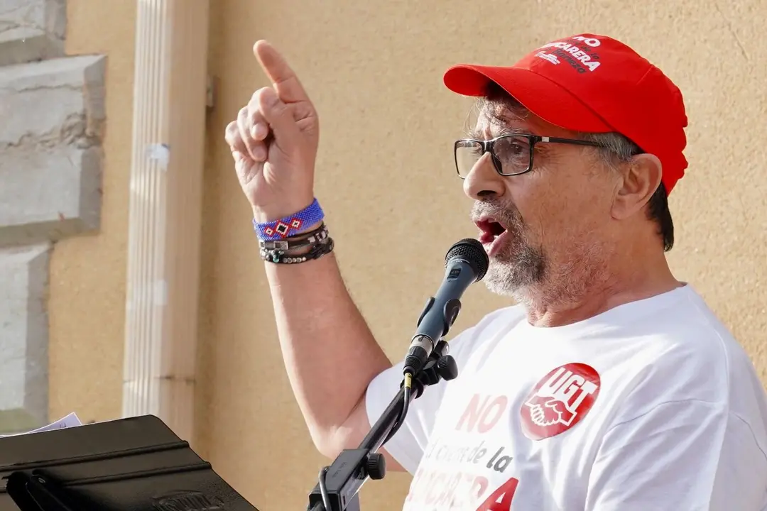 Representantes sindicales, durante una de las concentraciones de rechazo al cierre de Azucarera. Foto: Campillo