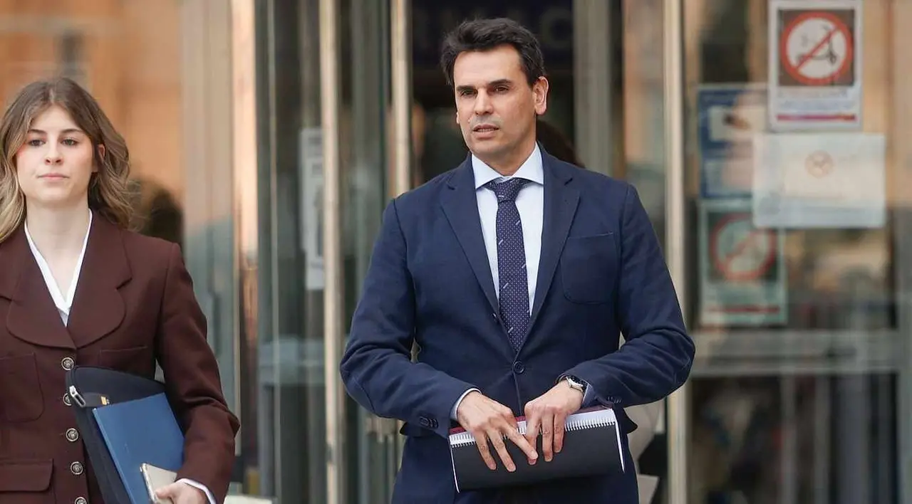 González Amador, en una imagen de archivo, a la salida de una comparecencia en los Juzgados.