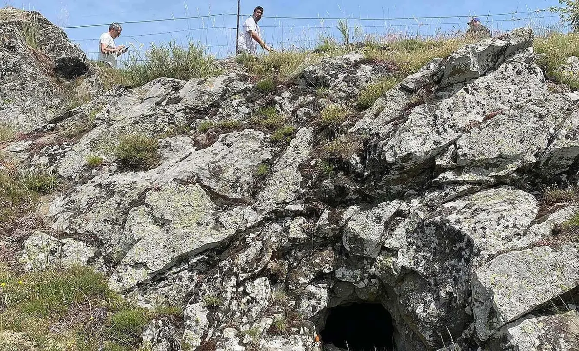 Trincheras en la localidad de Villamanín de la Tercia.