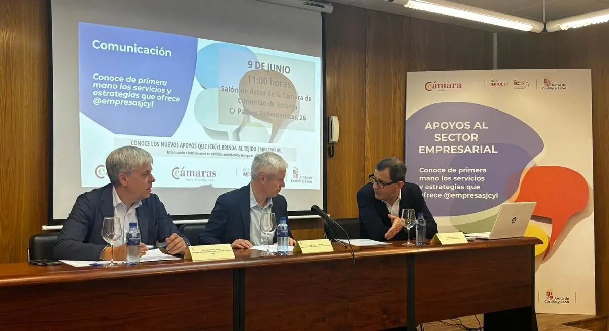 La Junta presenta al empresariado de Astorga las líneas de ayuda para impulsar, innovar y modernizar el sector empresarial.