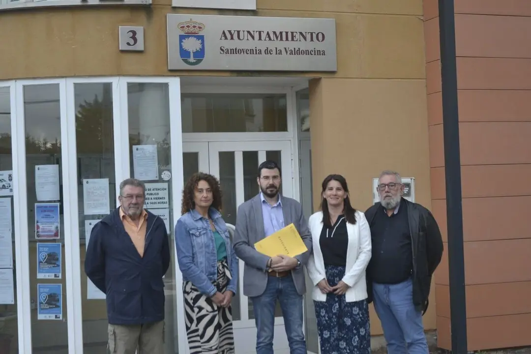 Grupo PP Santovenia sobre la casa de la cultura de Ribaseca.