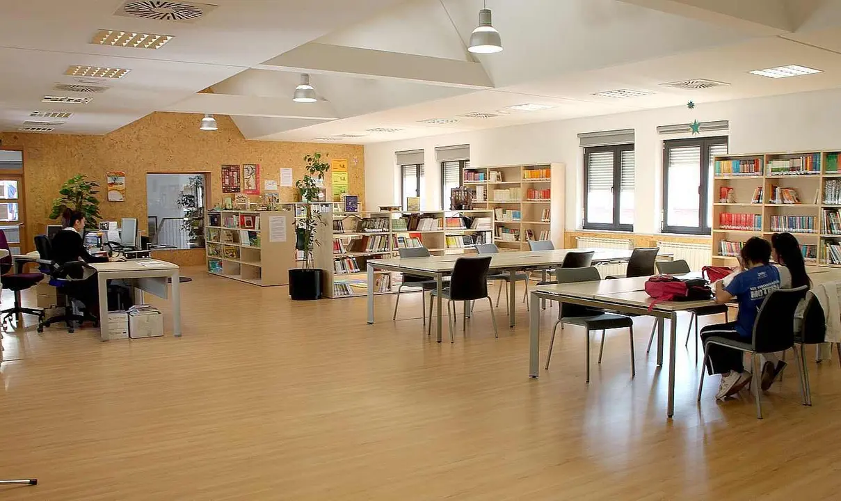 Imagen de la biblioteca municipal de Santa María del Páramo.