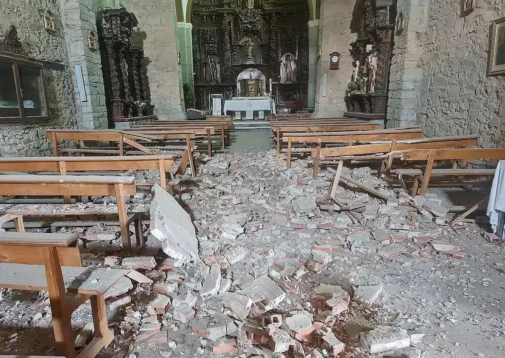 Imagen de los daños ocasionados tras ceder parte de la techumbre.