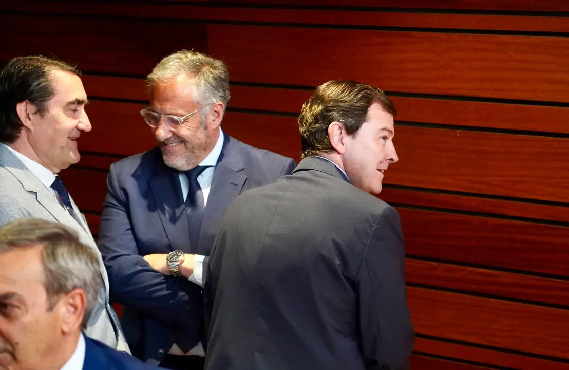 El presidente de la Junta Alfonso Fern&aacute;ndez Ma&ntilde;ueco en una sesi&oacute;n del pleno de las Cortes.