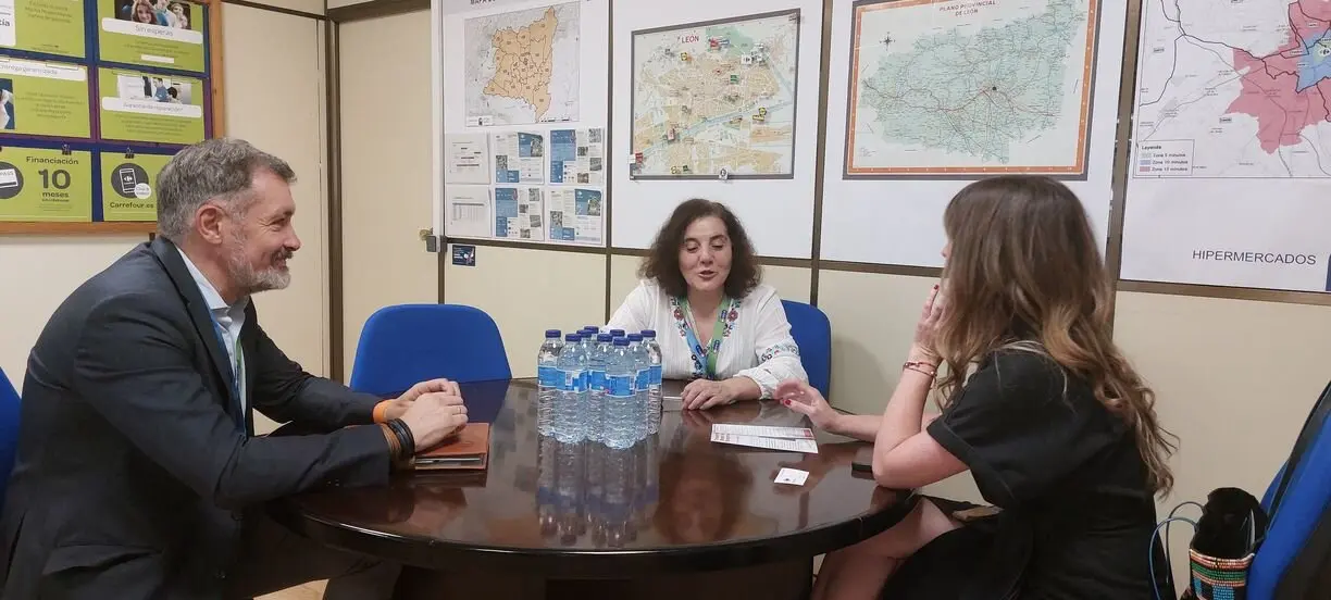 Cruz Roja y Carrefour refuerzan su colaboración en emergencias y empleo.