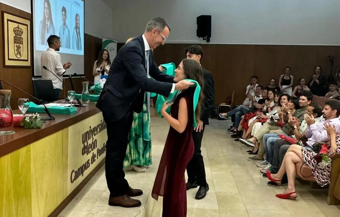 Más de 40 estudiantes de Fisioterapia se gradúan en Ponferrada.