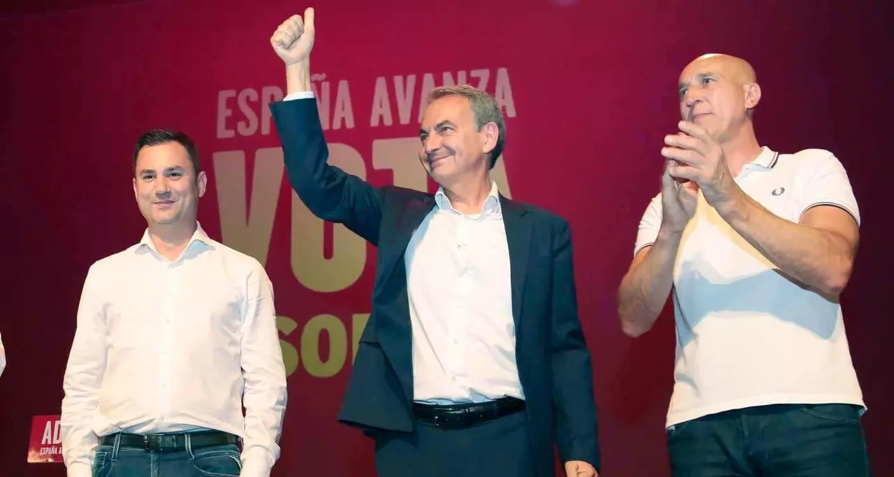 El expresidente del Gobierno, José Luis Rodríguez Zapatero, junto a  Javier Alfonso Cendón y José Antonio Diez. Foto: Campillo