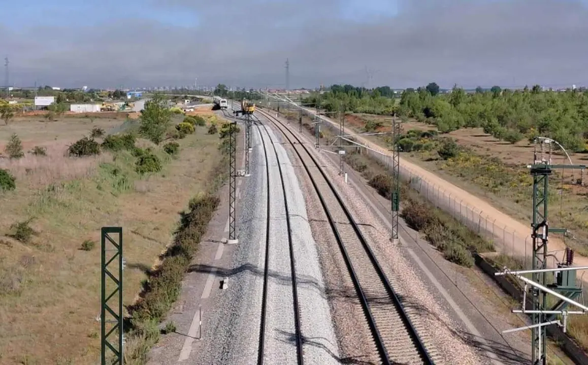 Imagen de un tramo de doble vía ya realizado y listo para las pruebas finales.