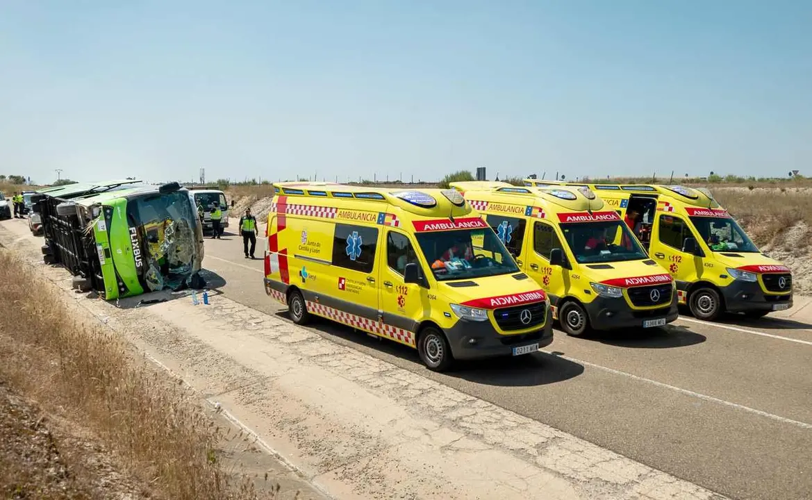 Varios heridos tras volcar un autobús en la A-62, en Fuentes de Oñoro (Salamanca)