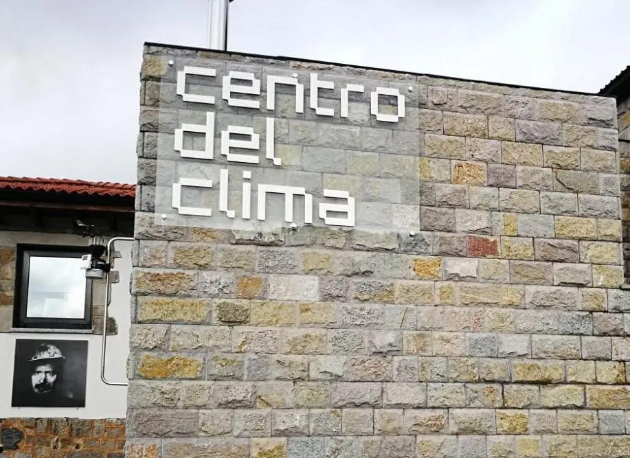 Fachada del Centro del Clima de La Vid