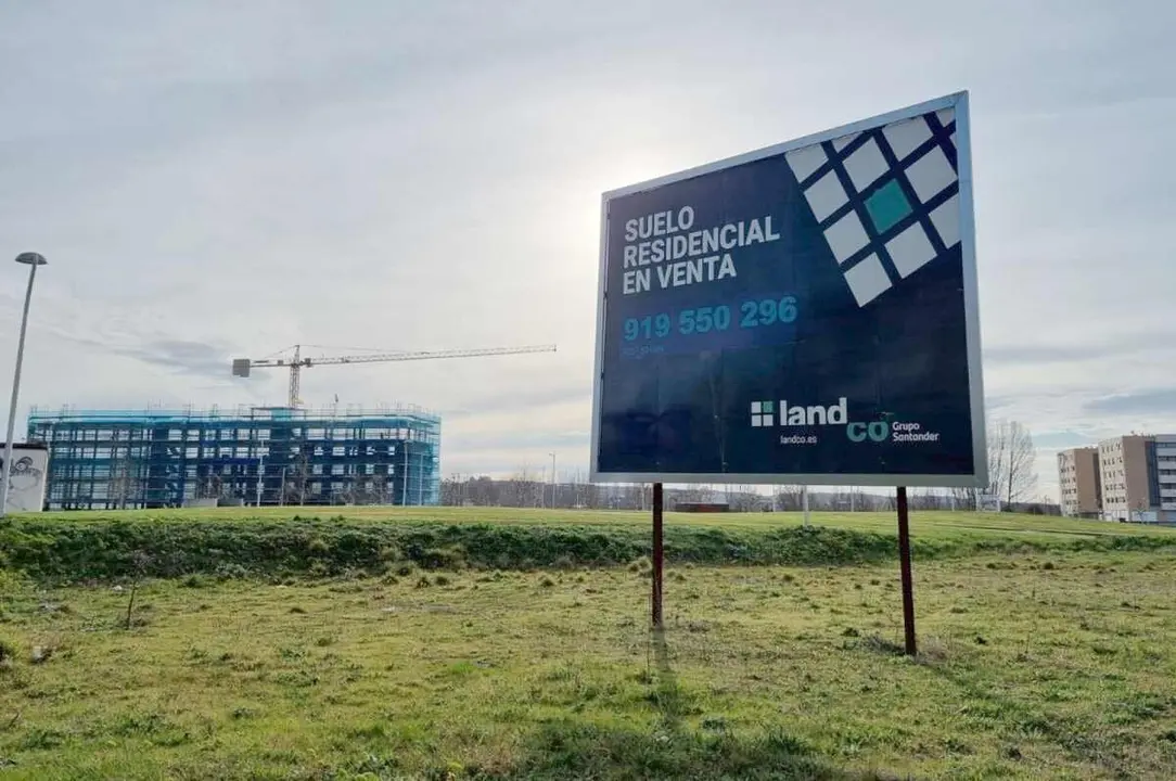 Suelo residencial de la promotora en la zona de La Lastra.