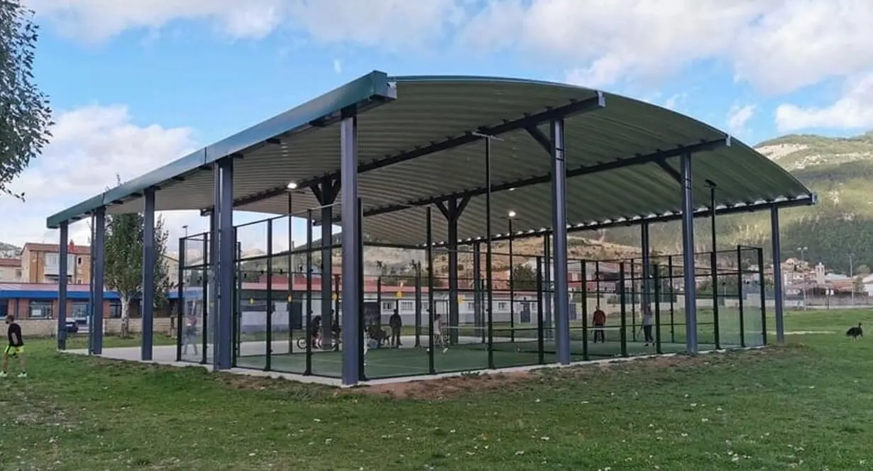 Imagen de la pista de pádel de Cistierna.