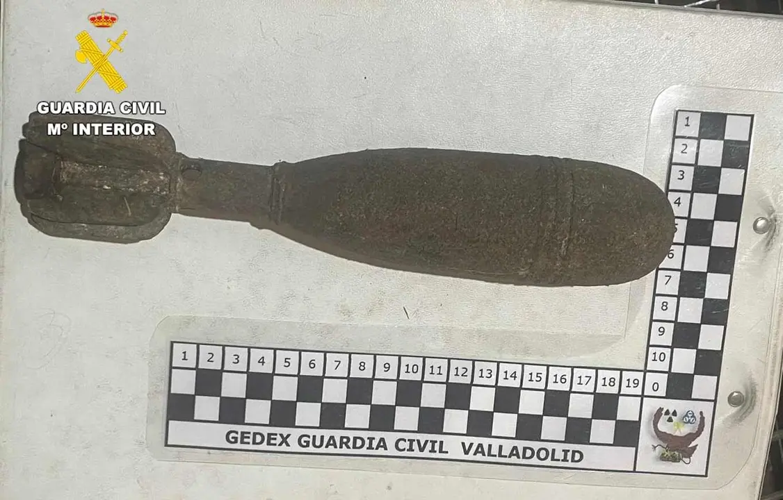 Desmantelamiento mediante una mini-explosión controlada de un proyectil de mortero calibre 50 mm.