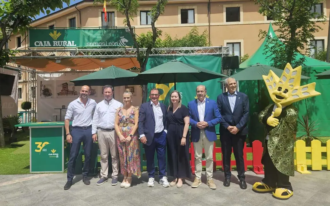 Caja Rural celebra su 30 aniversario en León con la apertura de un espacio musical ara las fiestas de San Juan.