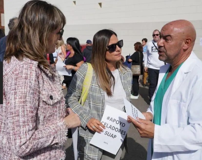 Víctor Pérez, durante una de las concentraciones en defensa del papel de los celadores en la Sanidad.