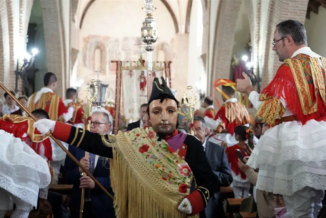 Procesión del Corpus Christi de la localidad leonesa de Laguna de Negrillos, declarada de Interés Turístico Provincial y Regional y mascarada Bien de Interés Cultural de carácter inmaterial.