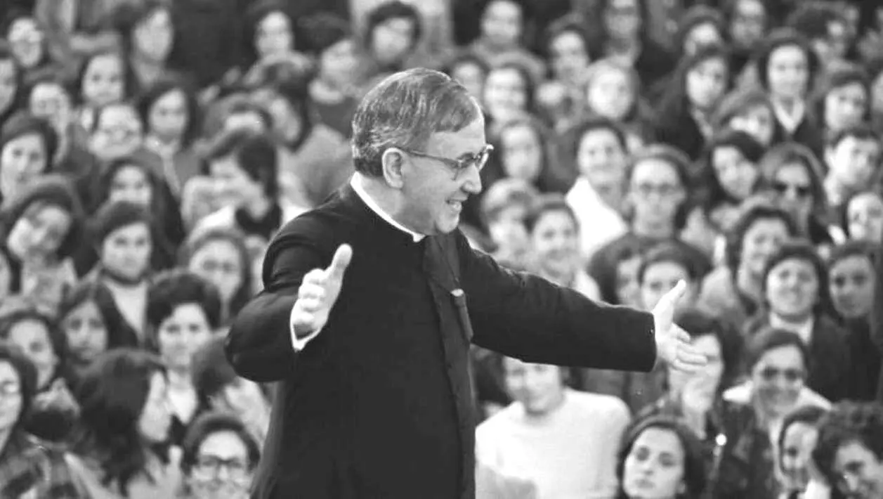 Escriva durante un encuentro con jóvenes.